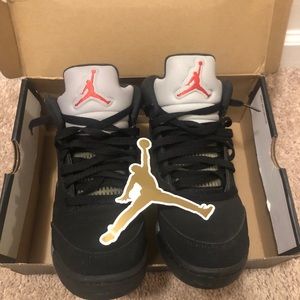 black jordan 5